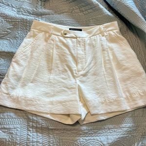 BR hi rise pleated short